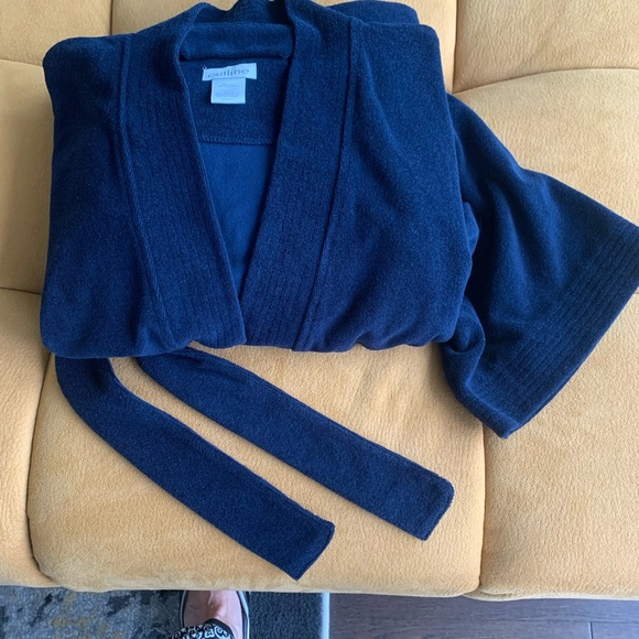 Men’s one size Robe - Picture 3 of 3